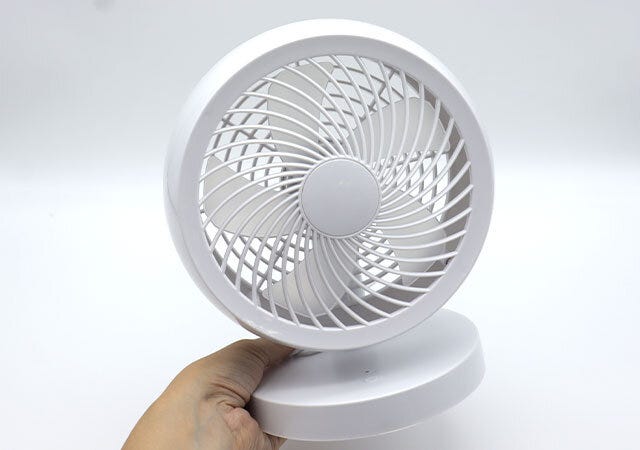 ダイソー　USB式サーキュレーター　軽い