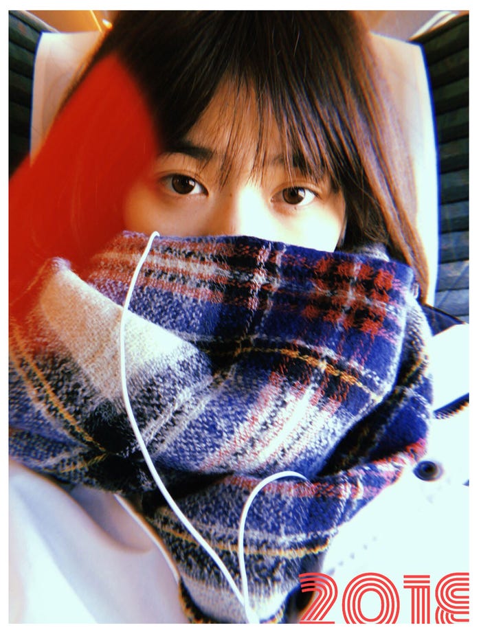 マフラーに埋もれた西野七瀬/西野七瀬オフィシャルブログより