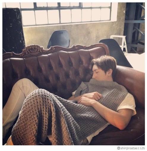 AAA與真司郎のキュートな寝顔にファン悶絶「癒やされる」「天使」