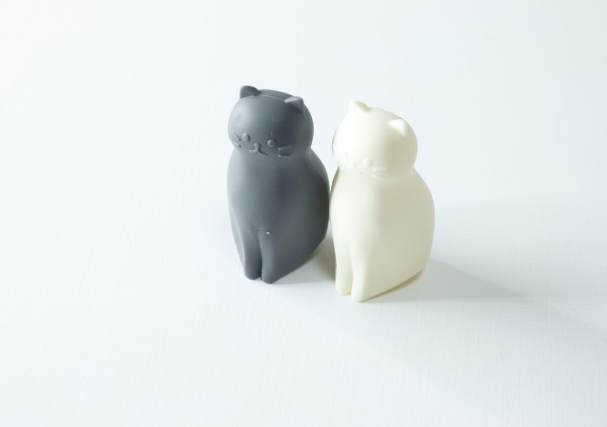100均で見つけた猫ちゃんが頼りになります！さっと被せるだけ！汚れを防げる便利なカバー