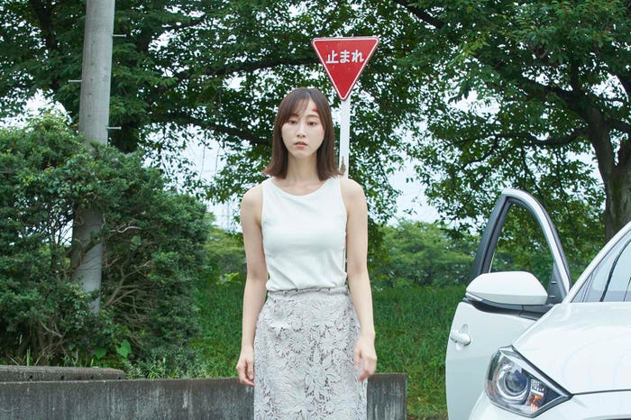松井玲奈「少年のアビス」第7話より(C)峰浪りょう・集英社/「少年のアビス」製作委員会・MBS