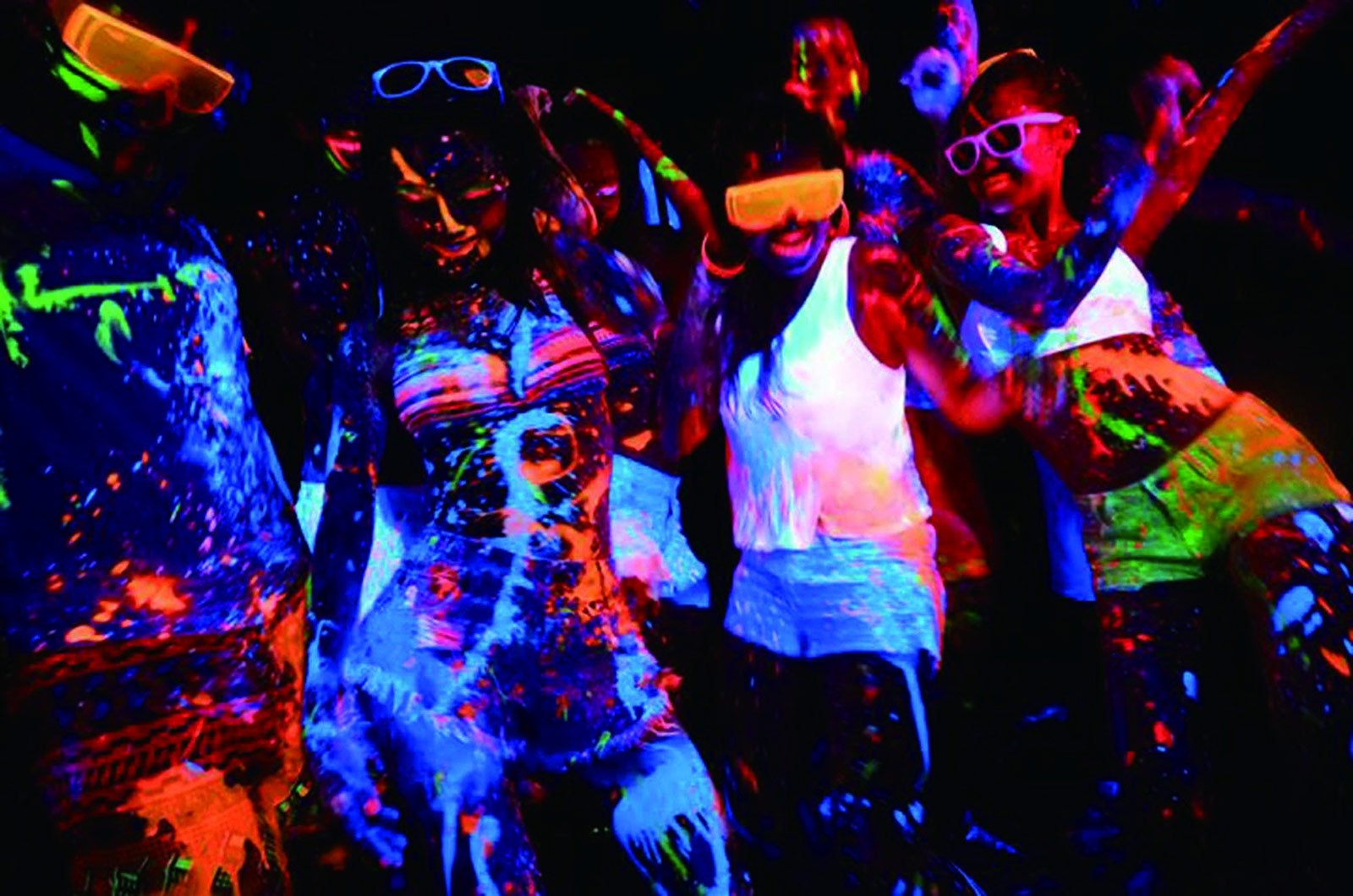 ネオンペイント／画像提供：タカショー