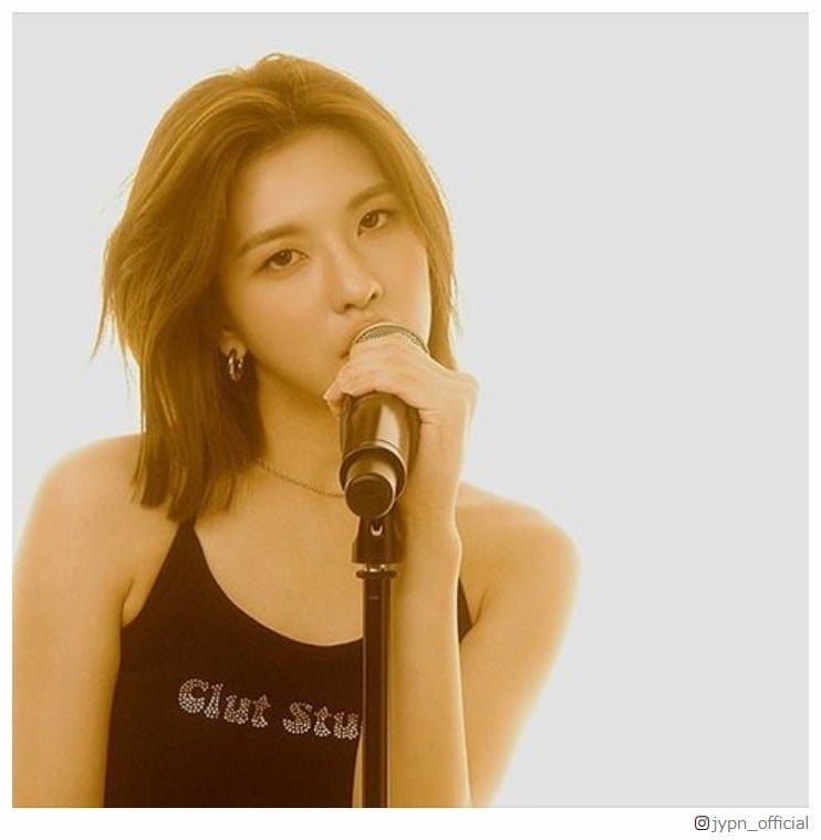 “TWICE＆ITZYの妹分”JYP新人ガールズグループ、5人目のメンバー公開「歌上手い」「セクシー」の声