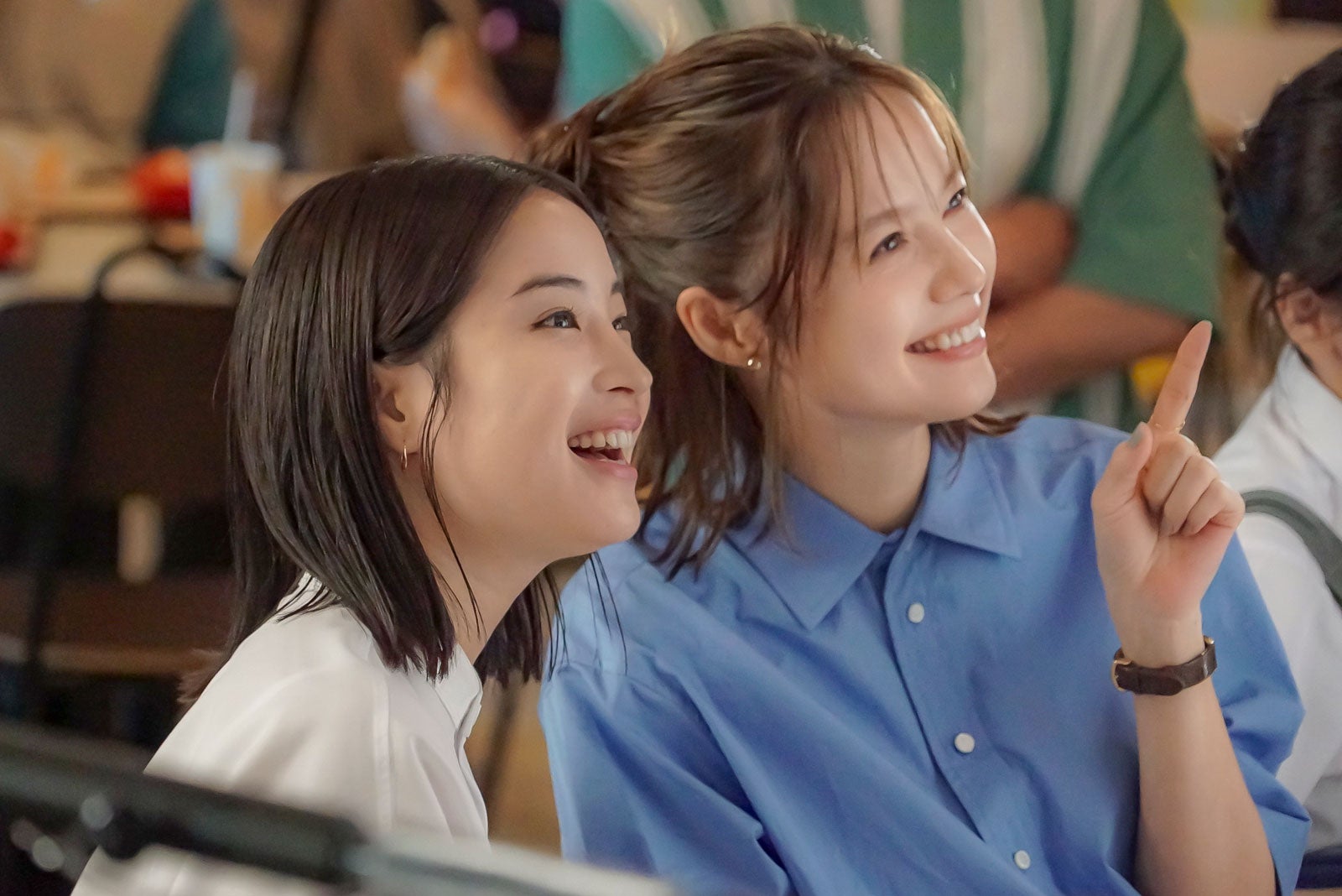 広瀬すず、宮崎あおい／新TVCM「寄り道マック 仕事帰りのベリー」篇メイキングより（提供写真）