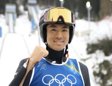 渡部暁斗 前半飛躍で100m飛ぶ 今季限りで引退、6度目のラスト五輪 ノルディック複合男子個人ノーマルヒル