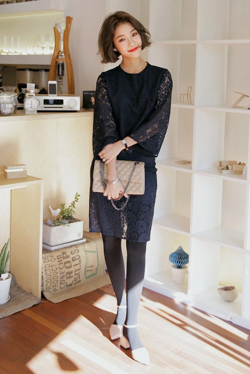 <DHOLIC オリジナル>レースフラワーパターンクロップドブラウス・全2色「DHOLIC」4,244円（税込）／画像提供：DHOLIC