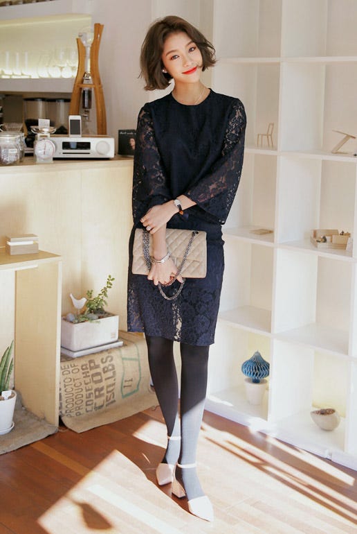 <DHOLIC オリジナル>レースフラワーパターンクロップドブラウス・全2色「DHOLIC」4,244円(税込)/画像提供:DHOLIC