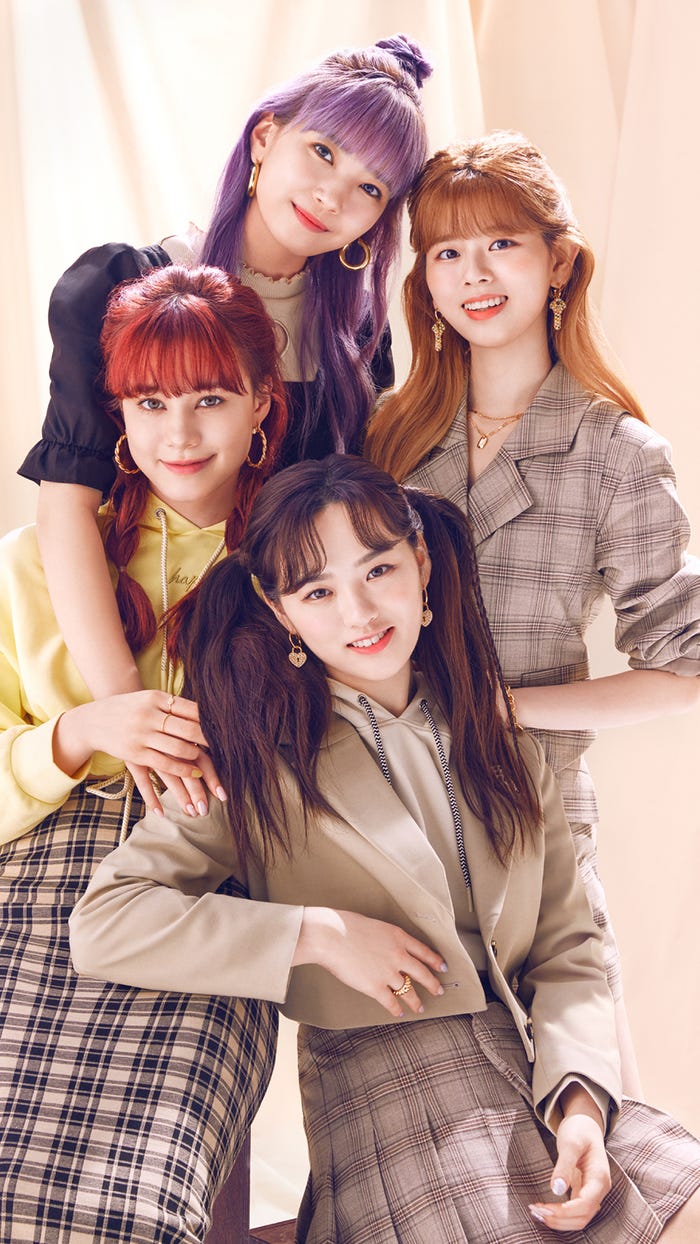 NiziU (真ん中から時計周りに)RIO、NINA、MAYUKA、RIKU(提供写真)