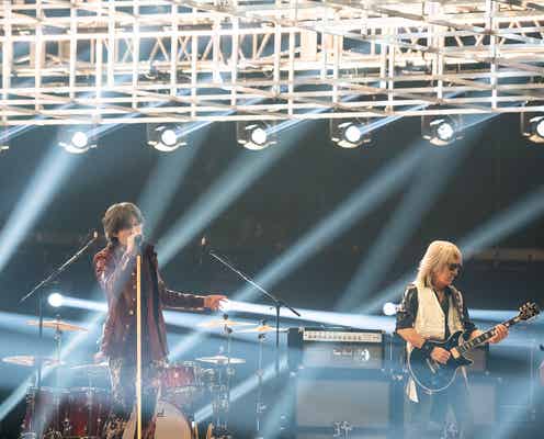 【紅白本番】B’zサプライズ演出は司会者も完全に知らず 機材トラブルも「わからないくらいテンション上がった」「最高すぎる」とトレンド席巻