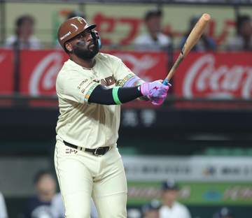 日本ハム 絶好調レイエス3戦連発18号ソロで先制「すごく気合いが入っている、野球人生で一番集中できている」