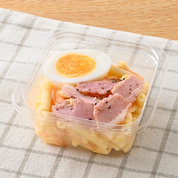 たまごとベーコンのカルボナーラ風マカロニサラダ(税込298円)(提供写真)
