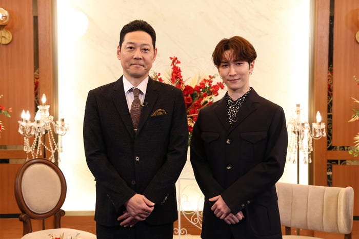 (左から)東野幸治、渡辺翔太(C)フジテレビ