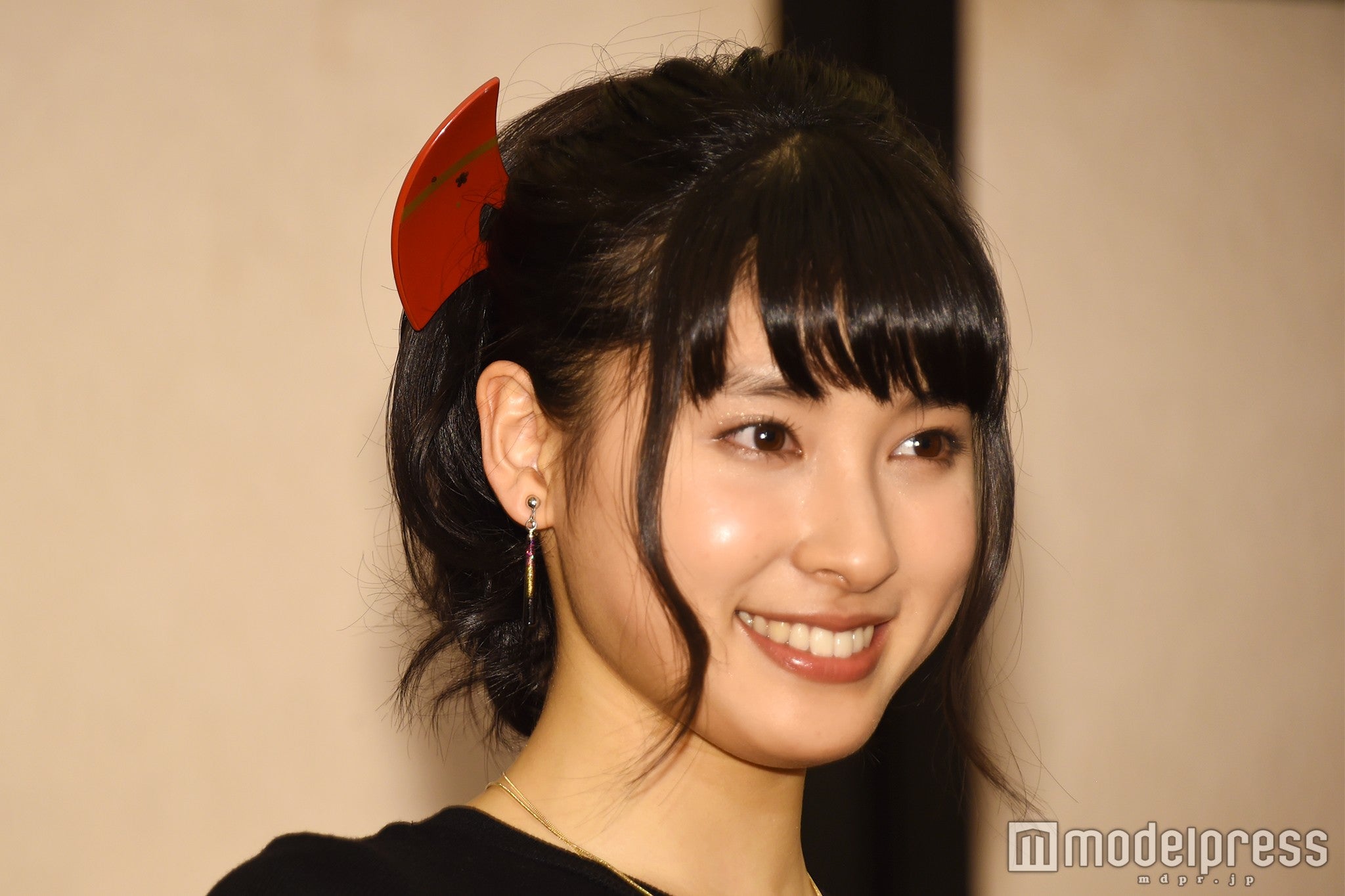 赤のかんざしでワンポイント／土屋太鳳（C）モデルプレス