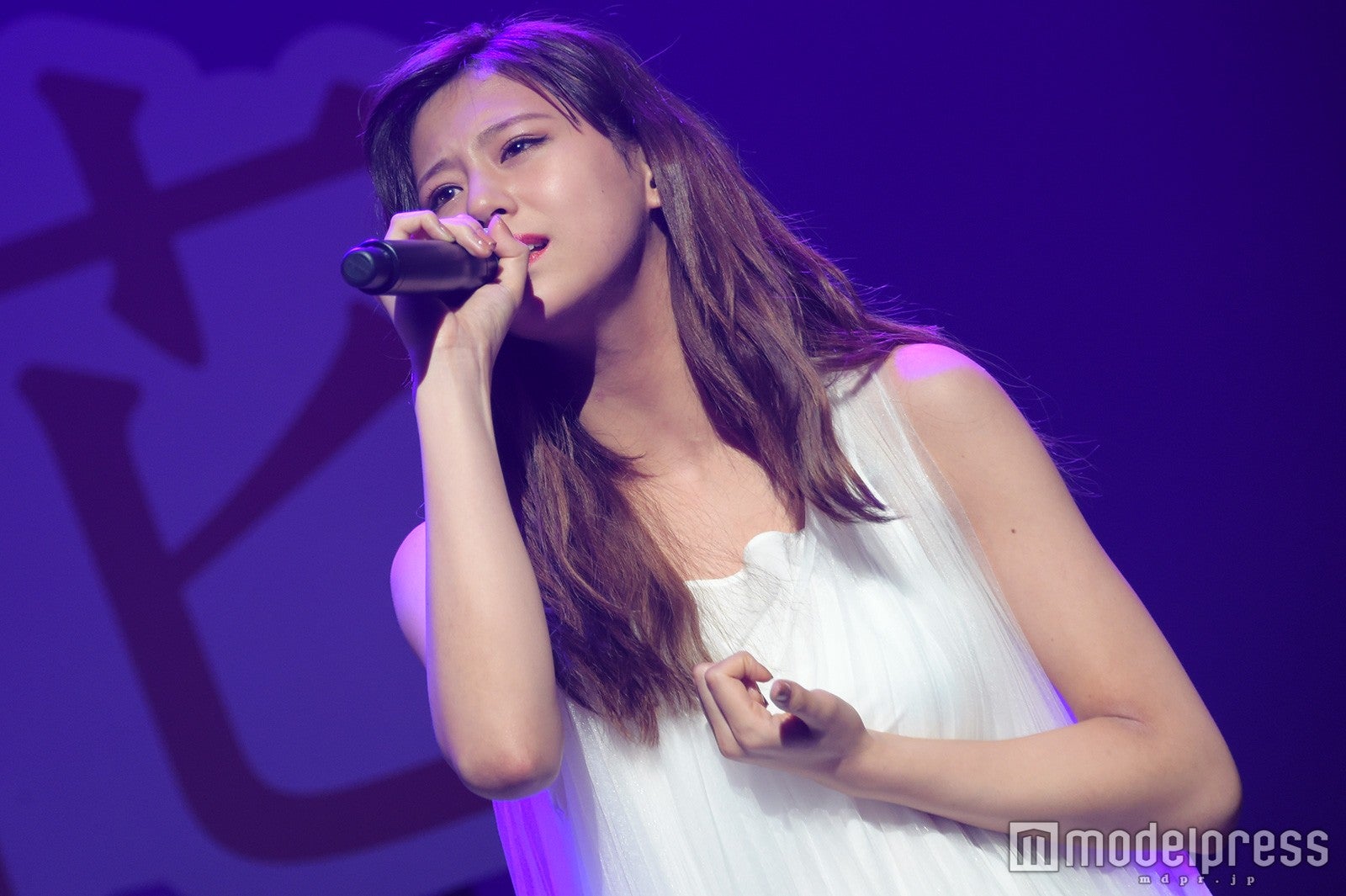 西内まりやら、全身全霊の“透明ボイス”で観客飲み込む