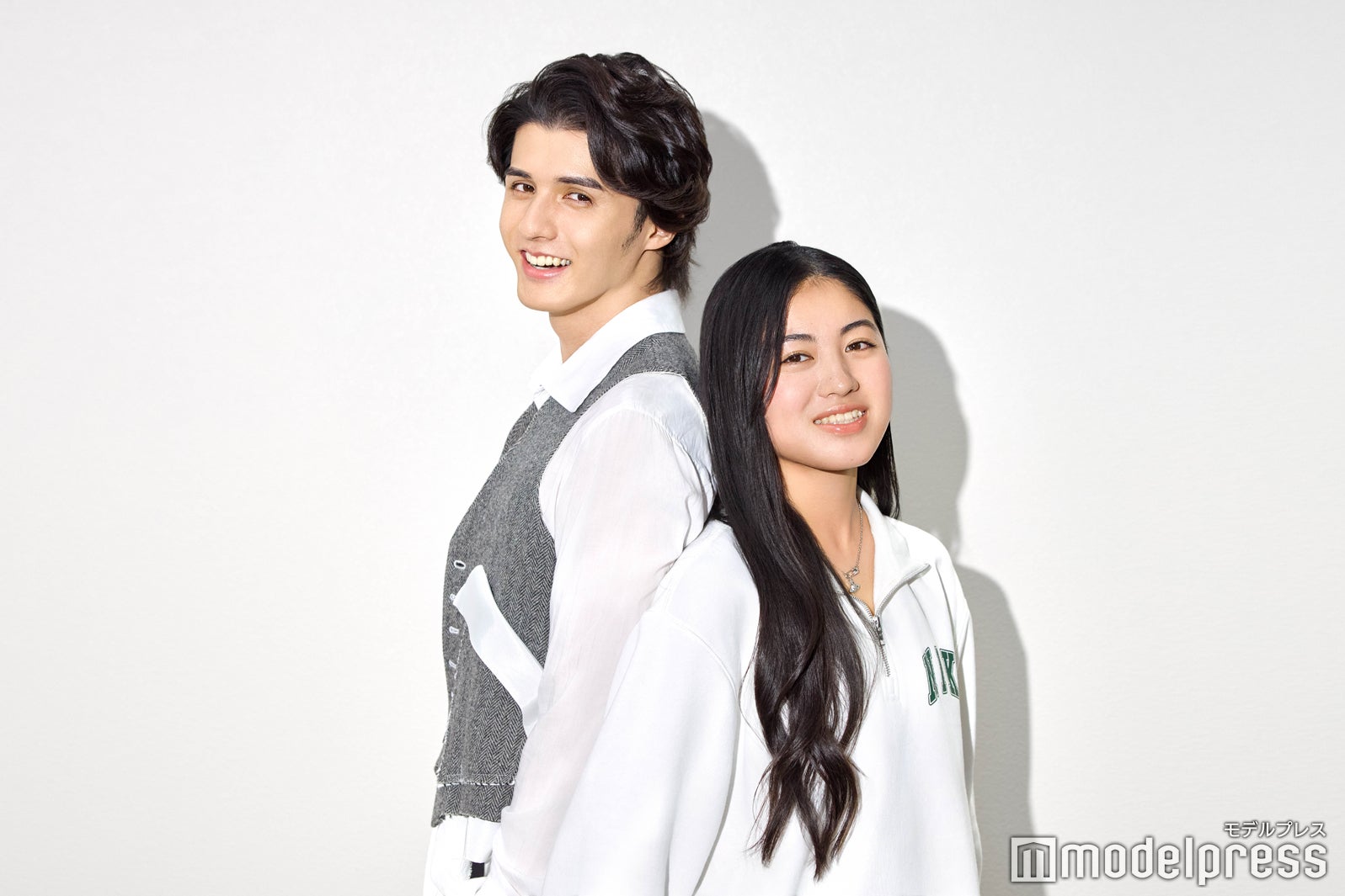 （左から）スタンミ、中山楓奈（C）モデルプレス
