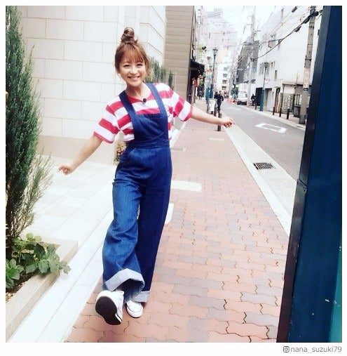 鈴木奈々、“ウォーリー風”ボーダーコーデが「かわいい」と話題