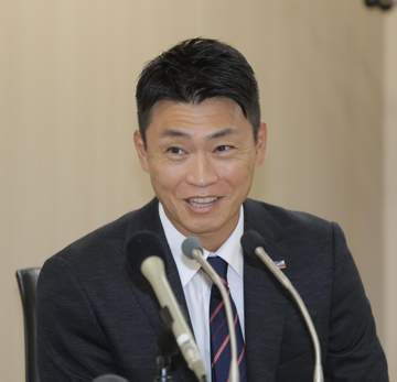 ヤクルト・青木GMは落胆 石川引退に「寂しい思いでいっぱい」会見途中には石川から質問受ける「たくさん残しましたよ」