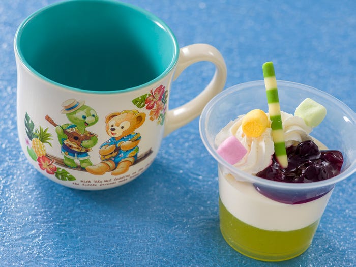 ホワイトチョコムース&アップルゼリー、スーベニアカップ付き¥950(C)Disney
