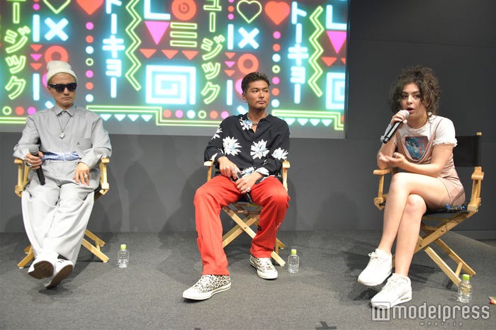 (左から)VERBAL、EXILE SHOKICHI、Charli XCX(C)モデルプレス