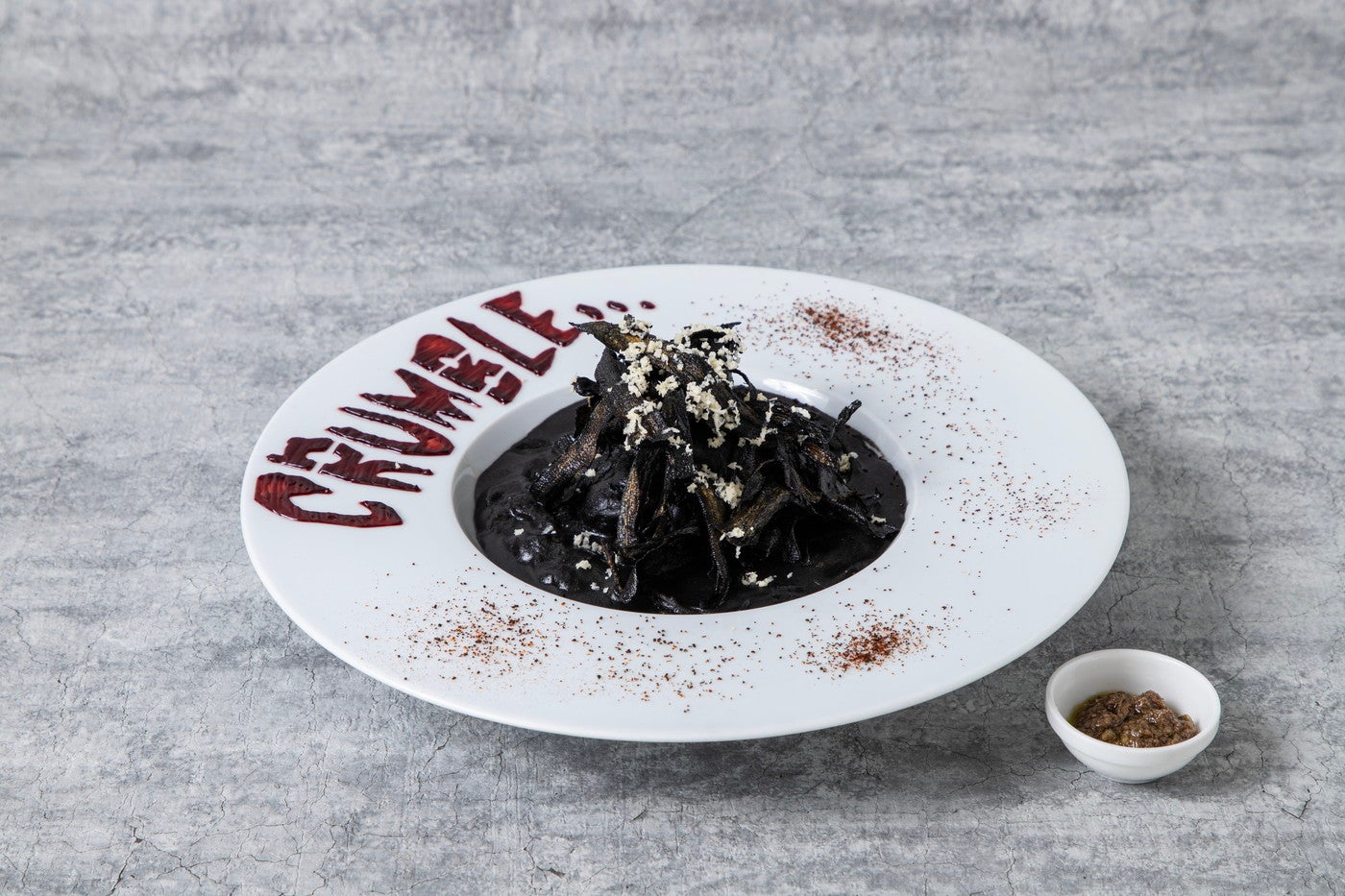 死柄木弔の CRUMBLE カ1,790円（税込）1,790円（C）堀越耕平／集英社