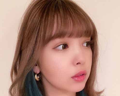 藤田ニコル、セルフカラーで“青髪”イメチェン「カラーバターだよ」期間限定スタイルに絶賛の声