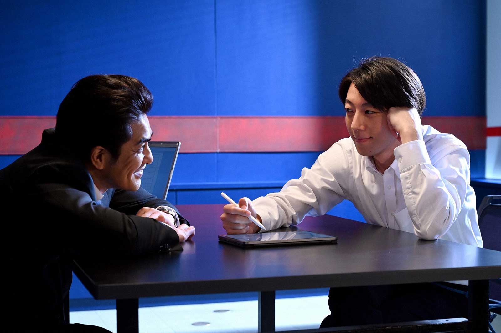 北村一輝、高橋一生「天国と地獄 ～サイコな2人～」最終話より（C）TBS