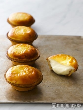 焼きたてチーズタルト1個216円（税込）、6個1,242円（税込）／画像提供：KIDS