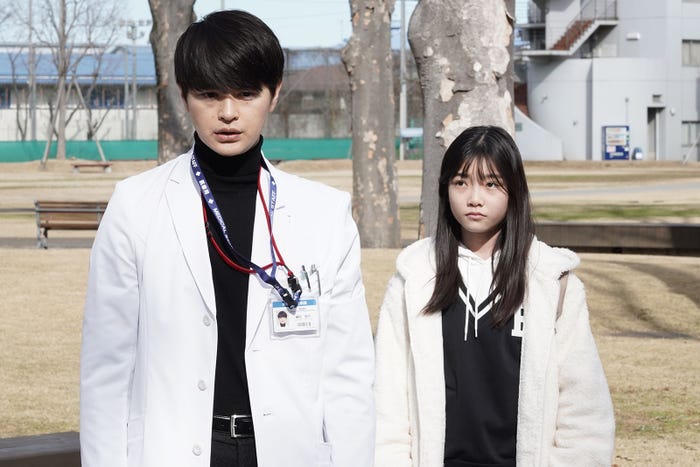 瀬戸康史、梨里花「院内警察」より(C)フジテレビ/共同テレビ