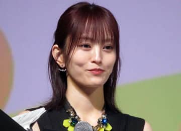 山本彩「ちと早かった」肩出しコーデに反響続々「ちょっとどころではw」「今ピークに寒いで」「色白美人！」