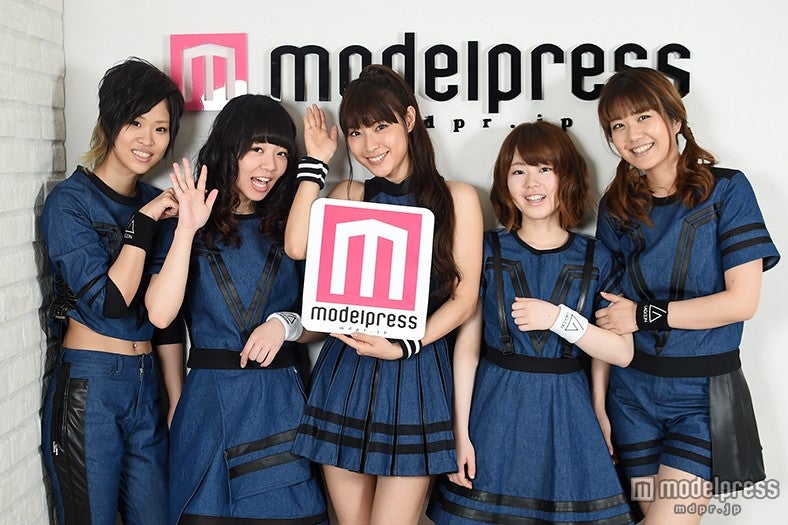 LAGOON／（左から）NANA．、YUKINO、MIORI、yuri、RINO