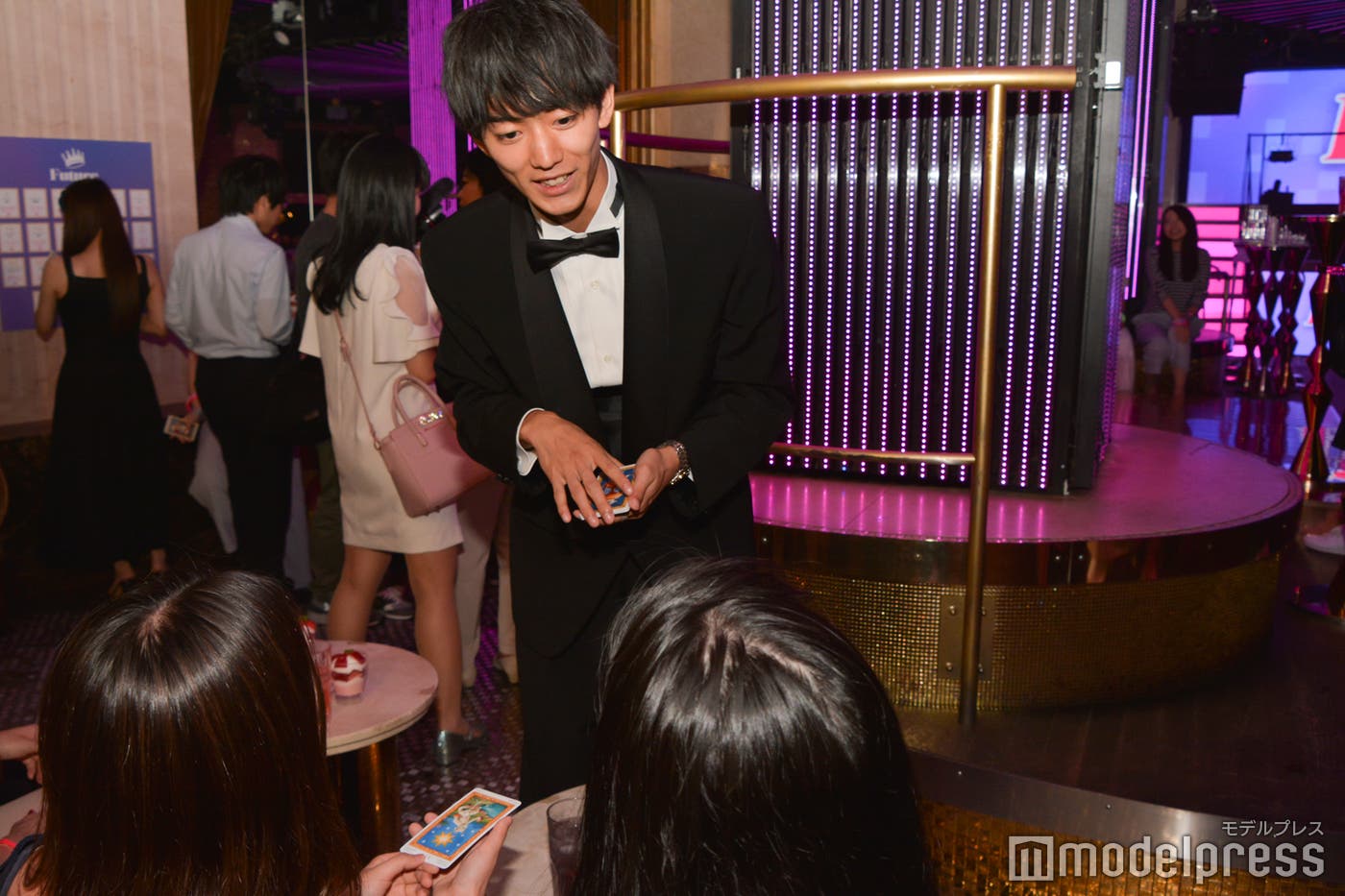 “イケメン”タロット占いも人気(C)モデルプレス