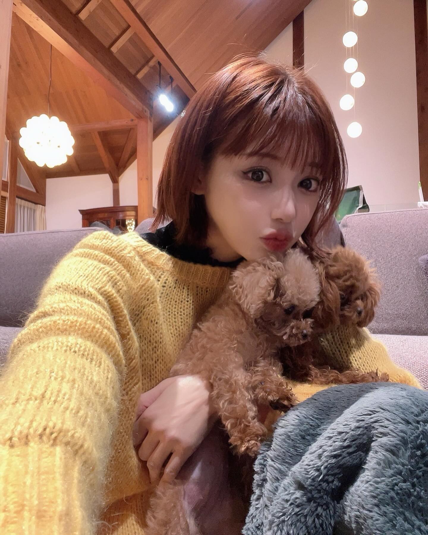 明日花キララ、美谷間際立つ入浴ショット公開 豪華別荘にも注目集まる