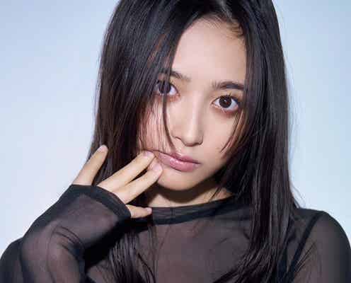 乃木坂46井上和、ランジェリー透けるシースルートップス姿で魅惑的な視線 1st写真集先行カット公開【モノローグ】