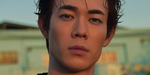宮沢氷魚、1st写真集タイトル決定 “一緒に旅しているような”表紙も解禁