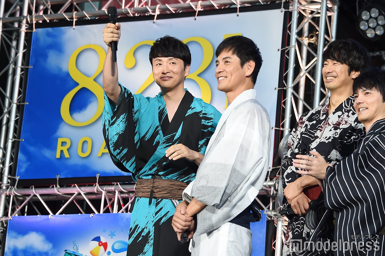 「児嶋は好きですかー？」と呼びかける児嶋一哉（C）モデルプレス