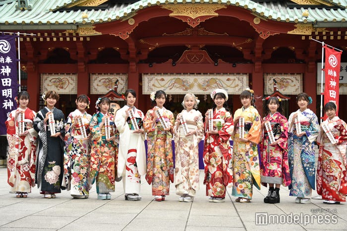 (左から) 上見天乃、高橋彩香、安田叶、濱咲友菜、下尾みう、小栗有以、本田仁美、山内瑞葵、下口ひなな、山邊歩夢、蔵本美結、石綿星南 (C)モデルプレス