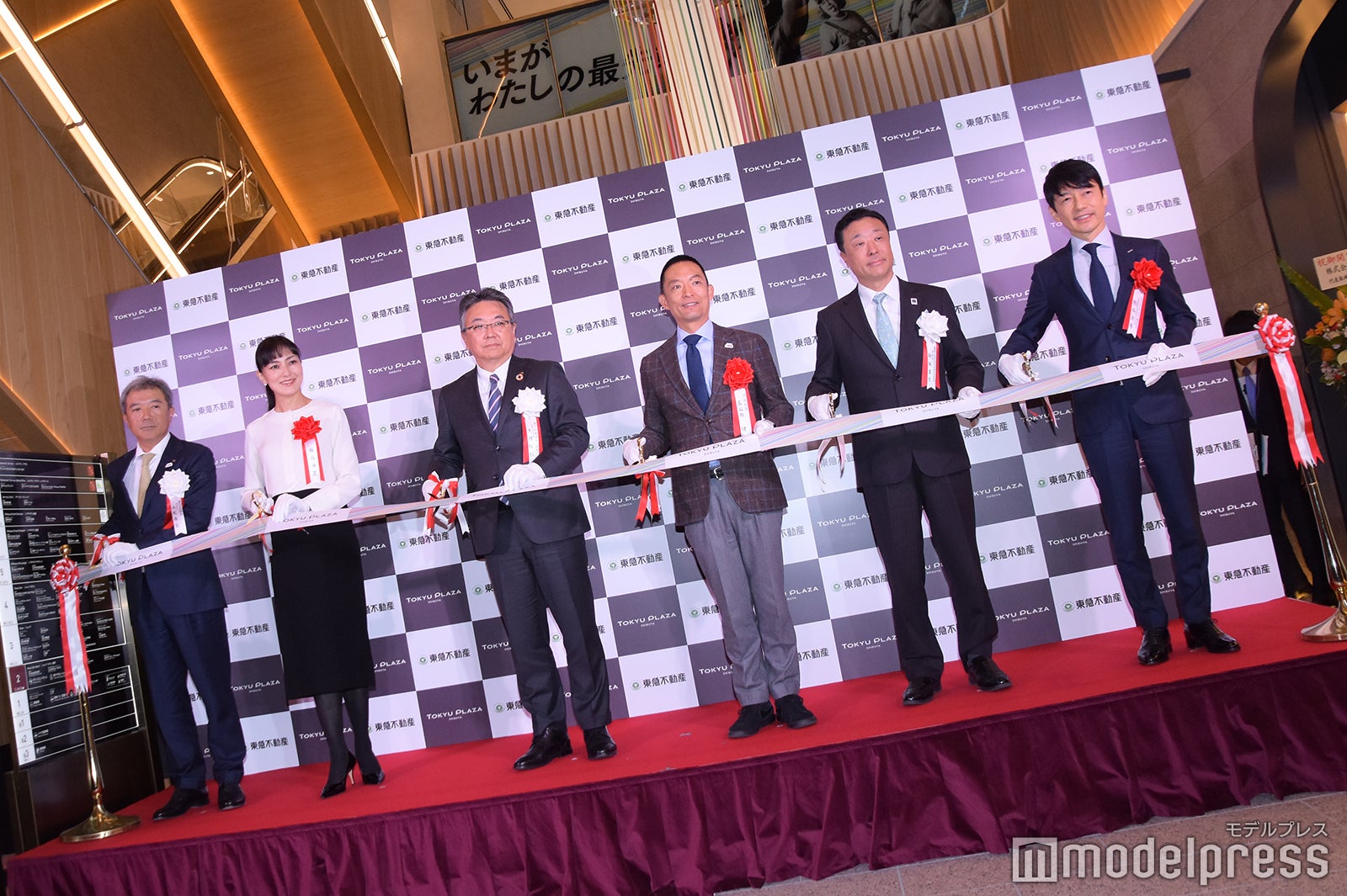 テープカットの様子 （C）モデルプレス