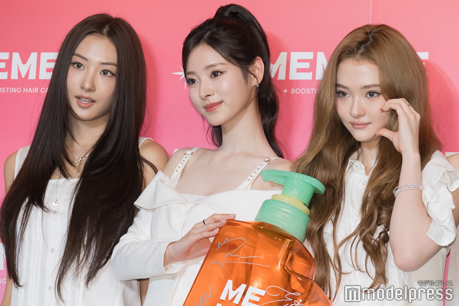 MEOVV／（左から）ガウォン、アンナ、エラ、ナリン、スイン（C）モデルプレス