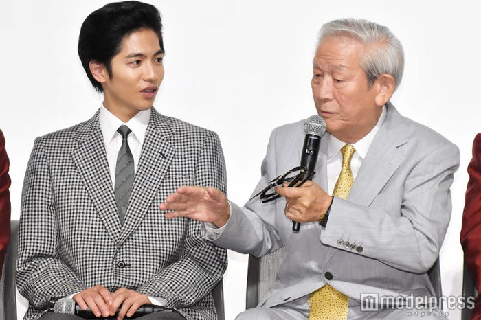 志尊淳、小松政夫(C)モデルプレス
