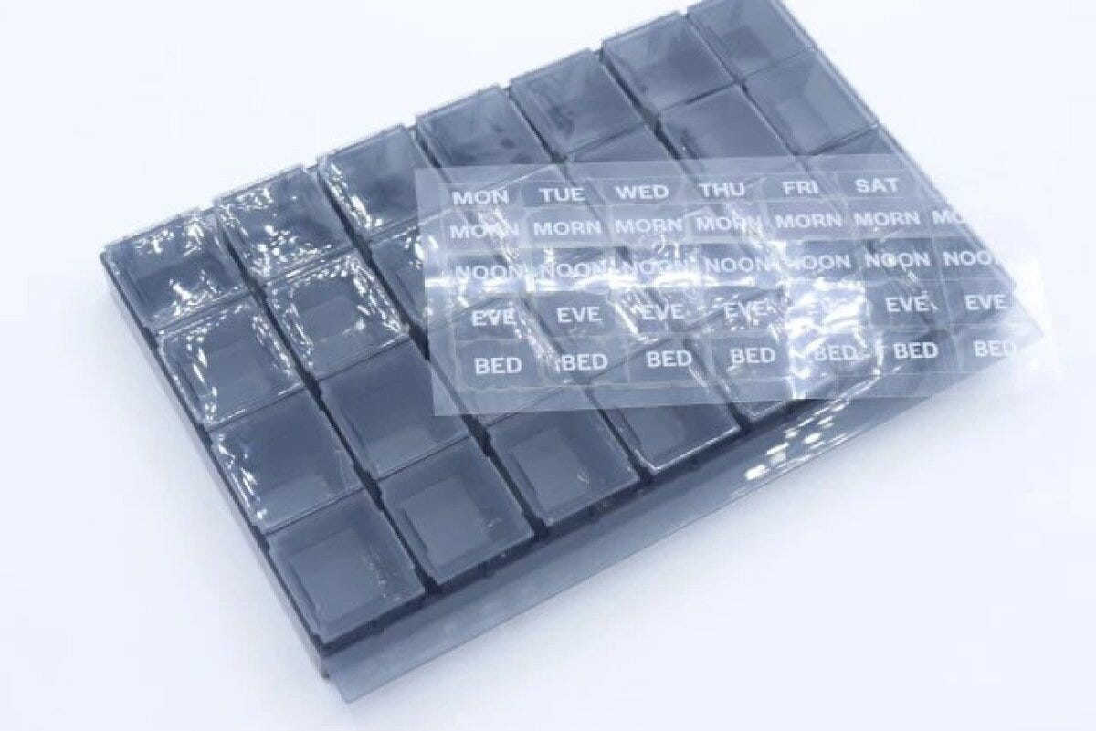 ダイソー 7DAYSピルケース(英字、グレー) ダイソー 7DAYSピルケース(英字、グレー)