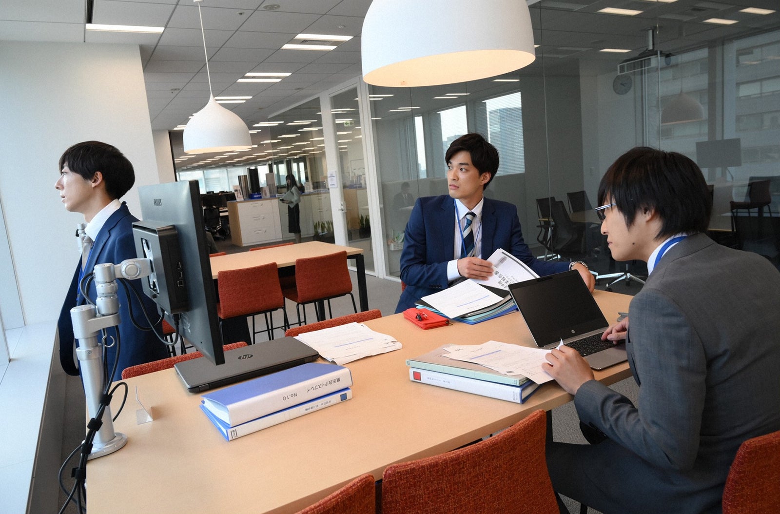 高橋一生、谷恭輔、田本清嵐／「凪のお暇」第5話より（C）TBS