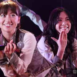 松井珠理奈（右）と大島優子（左）／AKB48チームK「最終ベルが鳴る」公演（C）AKS