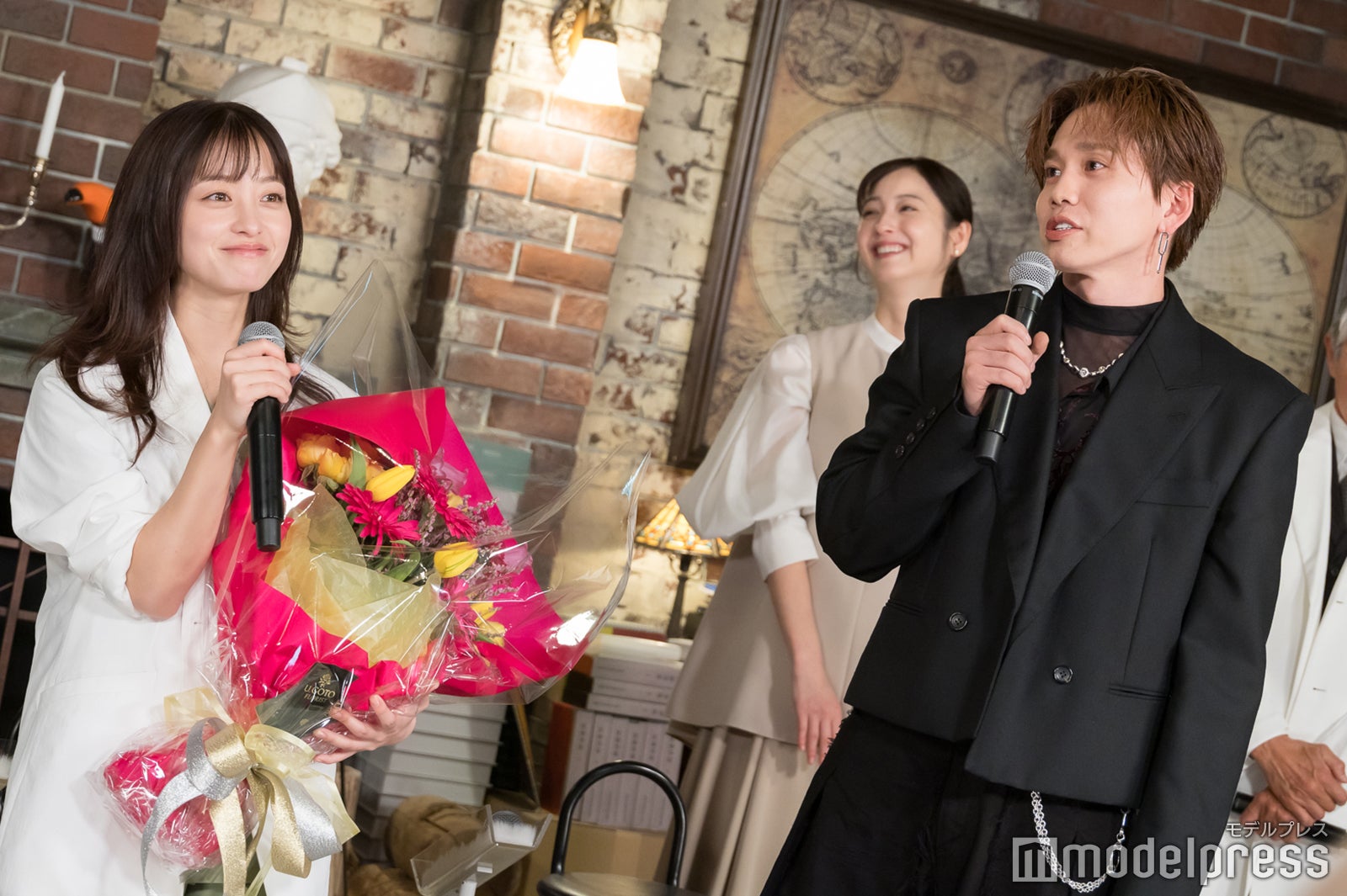 橋本環奈、花村想太（C）モデルプレス