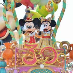 15日より開催する東京ディズニーランドの新しいお昼のパレード「ハピネス・イズ・ヒア」