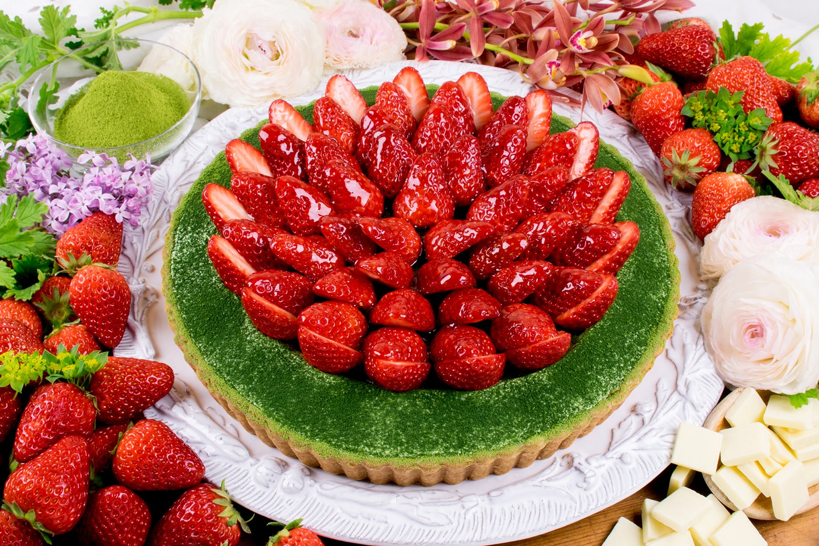 京都府産宇治抹茶とイチゴのタルト piece 691 円／whole（25cm） 6,588 円／画像提供：ラッシュ株式会社