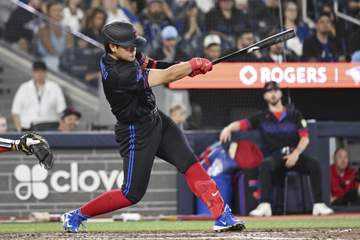 岡本和真が2戦連発の19号で偉業達成！城島健司を抜いて日本人新人右打者で歴代最多アーチ 本拠地のファン総立ちも…ブ軍は悪夢の4連敗
