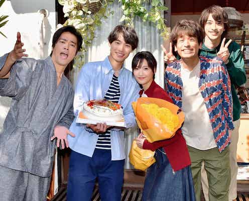 菜々緒、サプライズバースデー“兄弟”が祝福 福士蒼汰は花束贈る<4分間のマリーゴールド>