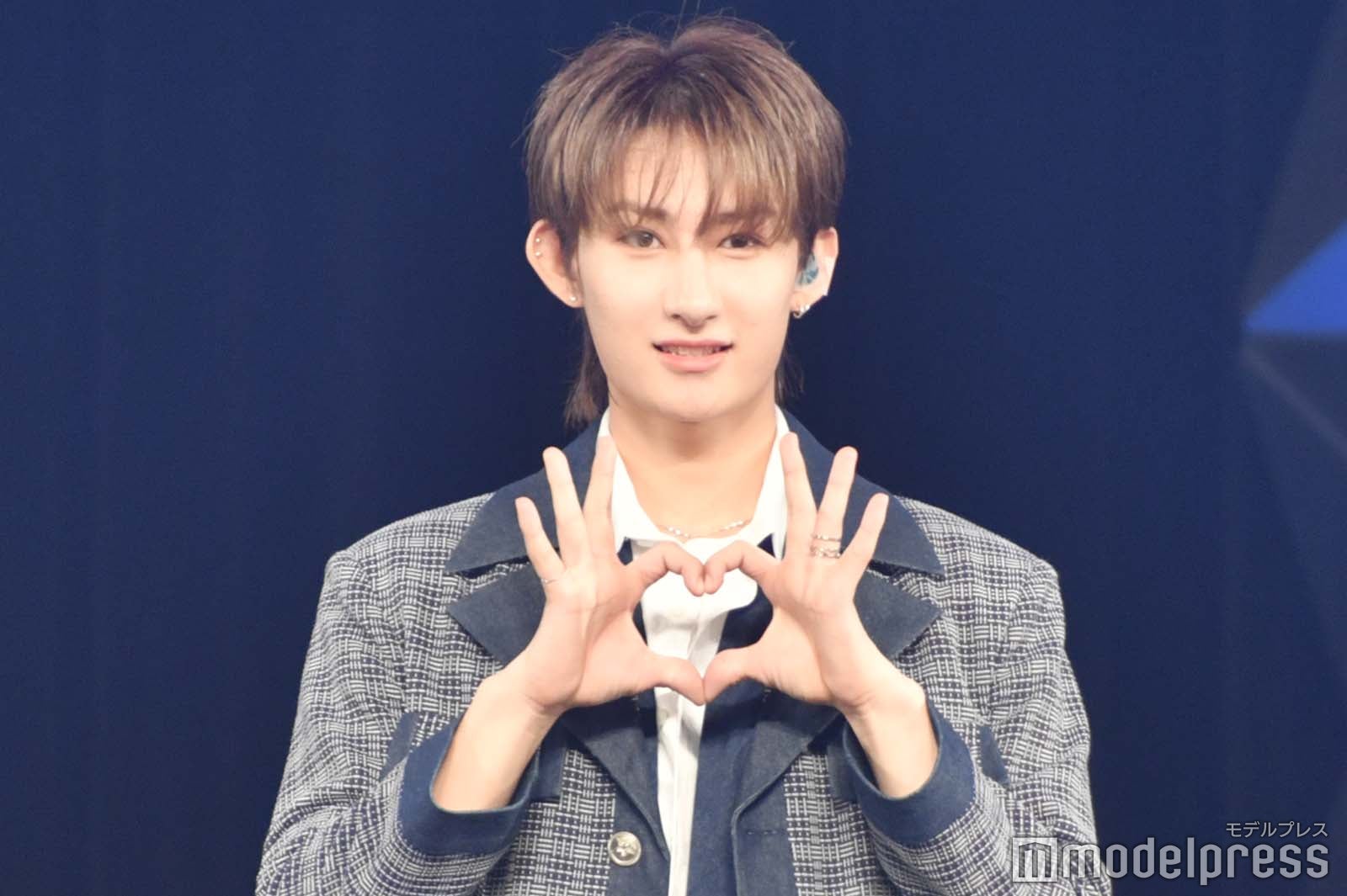 ハートを作るハルト（C）モデルプレス