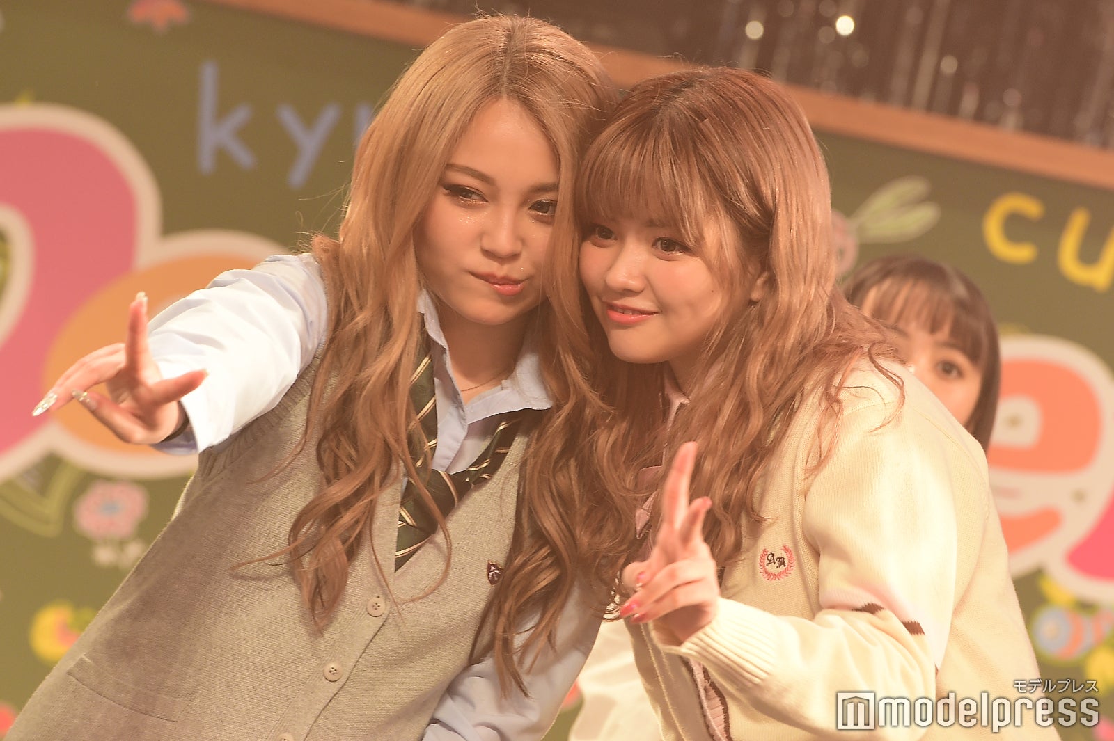土屋怜菜（れいぽよ）、徳本夏恵（なちょす） （C）モデルプレス