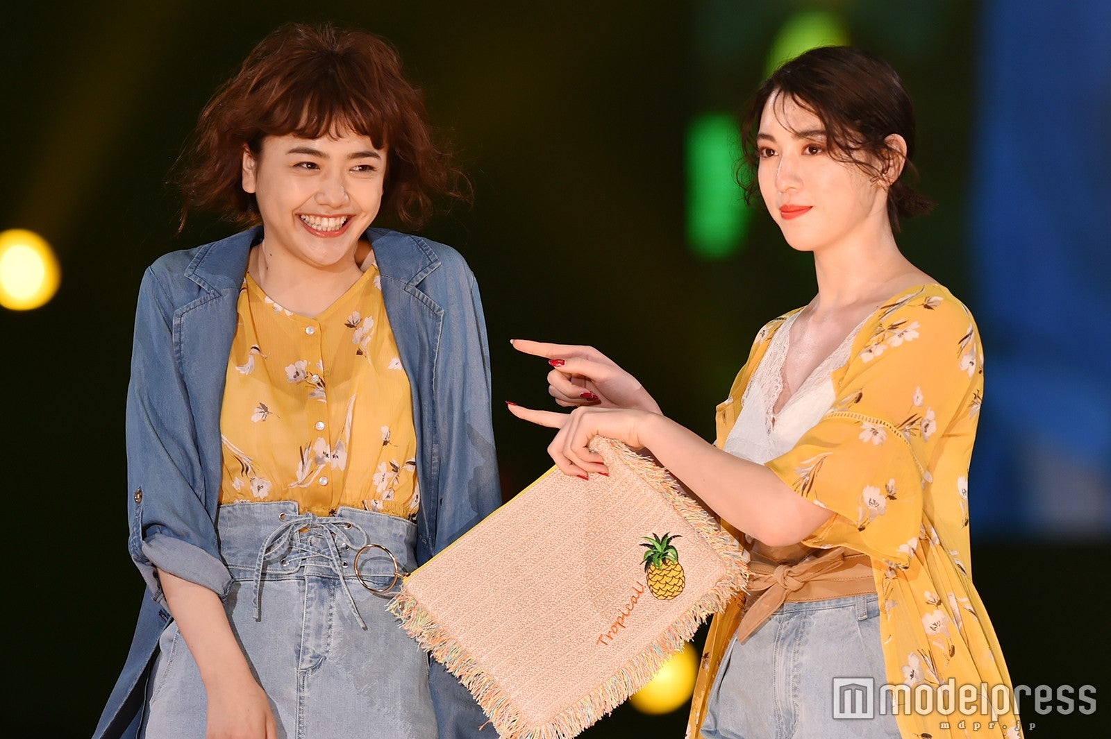松井愛莉＆三吉彩花（C）モデルプレス
